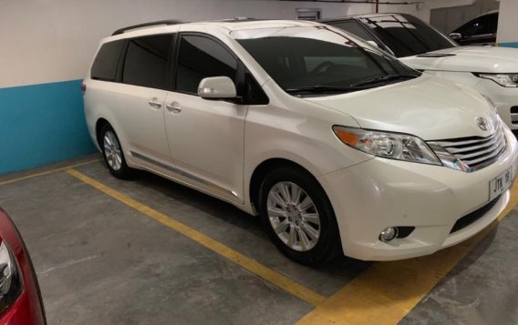 Selling 2nd Hand Toyota Sienna 2014 in Manila