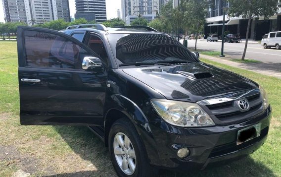 Black Toyota Fortuner 2005 Automatic Diesel for sale in Taguig-2