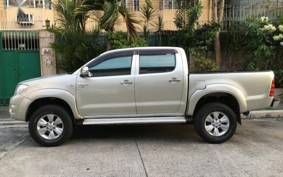 2nd Hand Toyota Hilux 2011 for sale in Quezon City-1