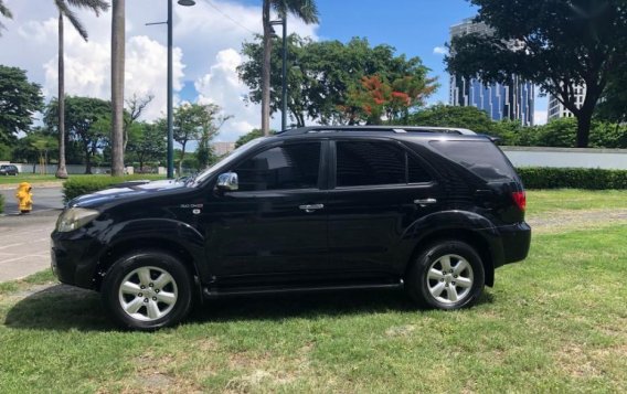 Black Toyota Fortuner 2005 Automatic Diesel for sale in Taguig-1