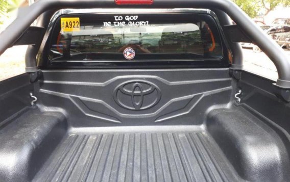Sell 2nd Hand 2017 Toyota Hilux at 35000 km in Quezon City-9