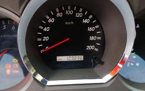 Selling Silver Toyota Fortuner 2006 Automatic Gasoline at 109896 km in Cainta-8