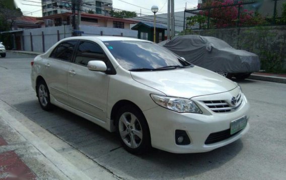 Pearl White Toyota Altis 2013 for sale in Quezon City-4