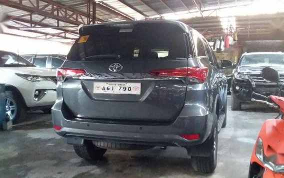 Gray Toyota Fortuner 2018 for sale in Quezon City-6