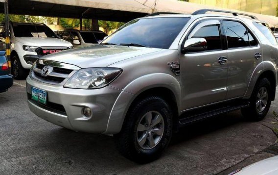 Selling Silver Toyota Fortuner 2006 Automatic Gasoline at 109896 km in Cainta-2