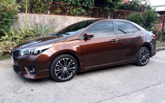 2nd Hand Toyota Corolla Altis 2014 at 36000 km for sale-6