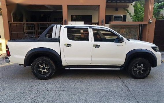 2nd Hand Toyota Hilux 2012 for sale in Quezon City-4