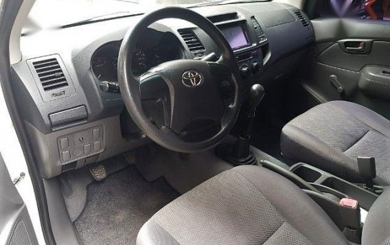 2nd Hand Toyota Hilux 2012 for sale in Quezon City-9