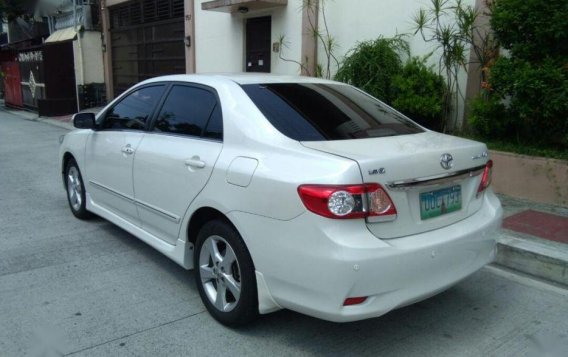 Pearl White Toyota Altis 2013 for sale in Quezon City-1