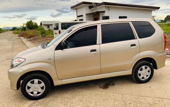 Selling 2nd Hand Toyota Avanza 2010 in Santiago-5