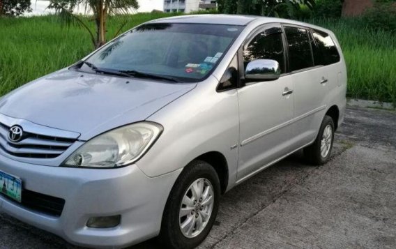 Selling 2nd Hand Toyota Innova 2009 in Quezon City-1