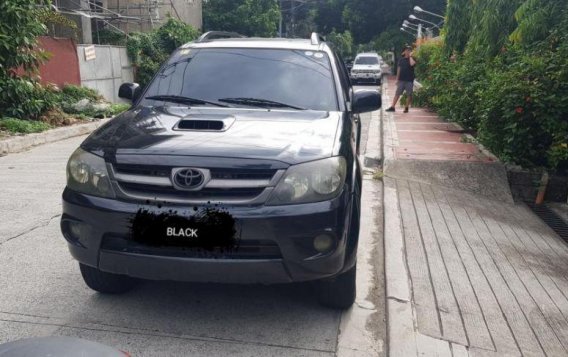 Toyota Fortuner 2005 Automatic Diesel for sale in Manila