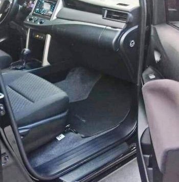 Selling 2nd Hand Toyota Innova 2019 at 1000 km in Manila-4