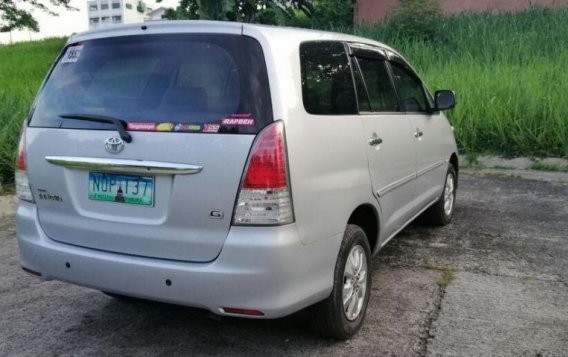 Selling 2nd Hand Toyota Innova 2009 in Quezon City-9