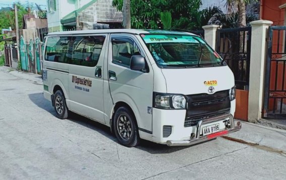 Selling 2nd Hand Toyota Hiace 2015 in Quezon City-1