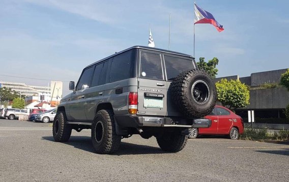 Selling 2nd Hand Toyota Land Cruiser Prado in Pasay-1