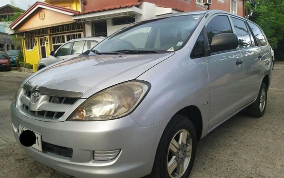 2nd Hand Toyota Innova 2005 Manual Diesel for sale in Meycauayan