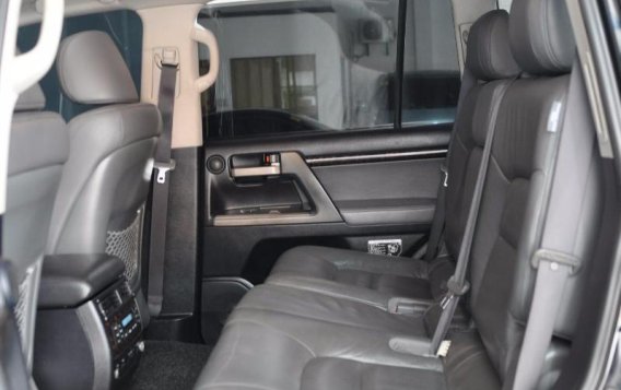 Sell 2nd Hand 2010 Toyota Land Cruiser at 30000 km in Quezon City-6