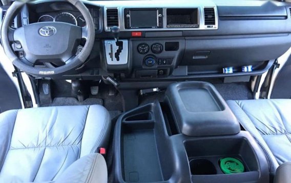 2nd Hand Toyota Hiace 2015 at 48000 km for sale-3