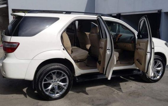 2nd Hand Toyota Fortuner 2010 for sale in Biñan-3