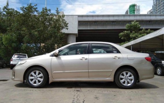 2nd Hand Toyota Altis 2012 for sale in Makati-9