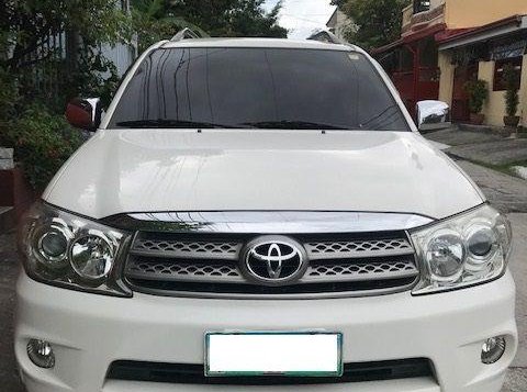 2nd Hand Toyota Fortuner 2011 at 120000 km for sale-1