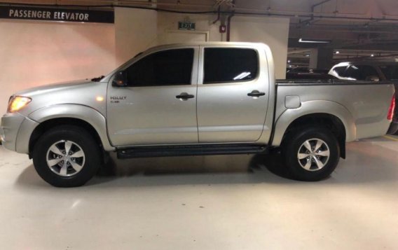 2nd Hand Toyota Hilux 2010 at 80000 km for sale in Taguig-3