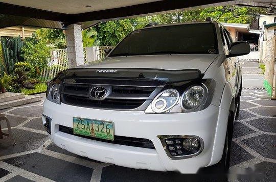 White Toyota Fortuner 2008 Automatic Gasoline for sale -1