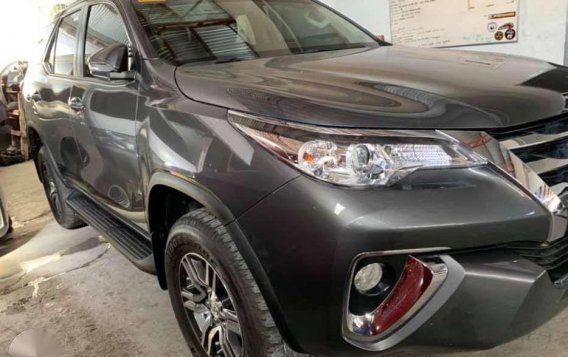 Gray Toyota Fortuner 2018 Manual Diesel for sale in Quezon City-1