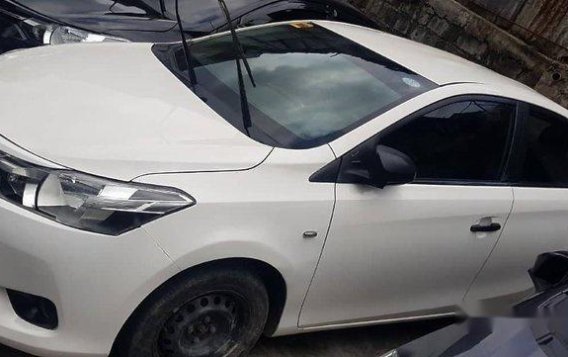 Selling White Toyota Vios 2017 Manual Gasoline in Quezon City-1