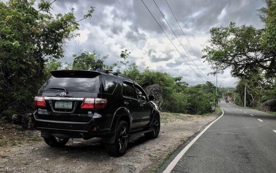 2nd Hand Toyota Fortuner 2010 at 130000 km for sale-2