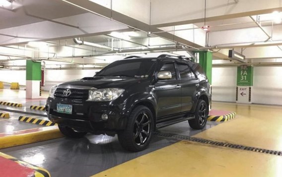 2nd Hand Toyota Fortuner 2010 at 130000 km for sale-1