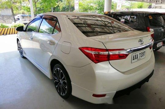 White Toyota Corolla Altis 2015 for sale Automatic-3