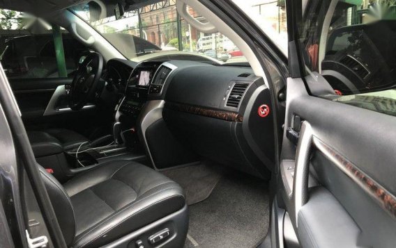2nd Hand Toyota Land Cruiser 2015 at 15000 km for sale in Quezon City-4