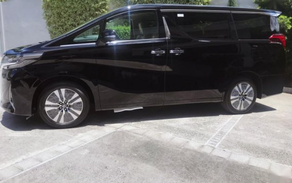 Selling Pearl White Toyota Alphard 2019 Automatic Gasoline in Quezon City-3