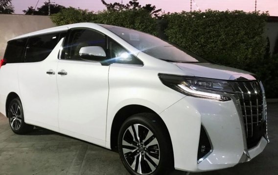 Selling Pearl White Toyota Alphard 2019 Automatic Gasoline in Quezon City-2
