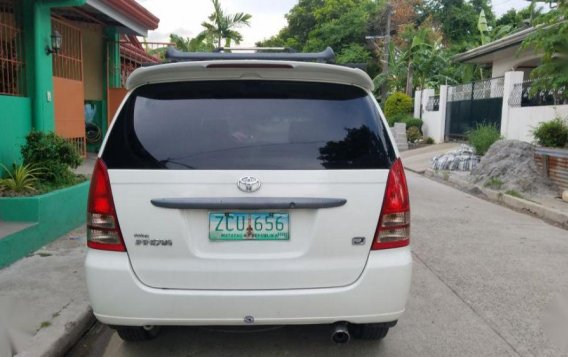 Selling 2nd Hand Toyota Innova 2005 Manual Diesel at 120000 km in Cainta