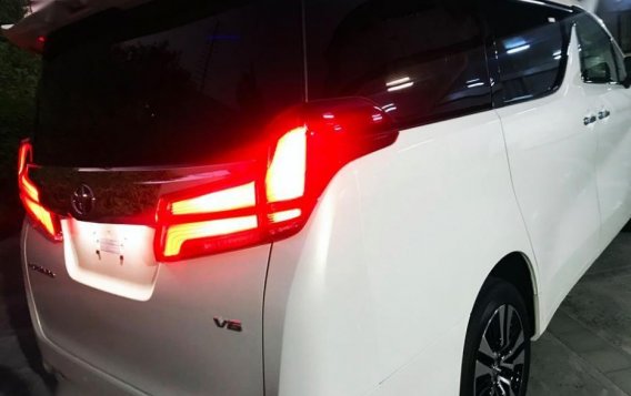 Selling Pearl White Toyota Alphard 2019 Automatic Gasoline in Quezon City-7