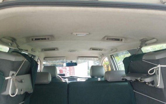 Selling 2nd Hand Toyota Innova 2005 Manual Diesel at 120000 km in Cainta-8