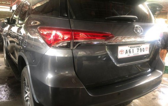Gray Toyota Fortuner 2018 Manual Diesel for sale in Quezon City-2