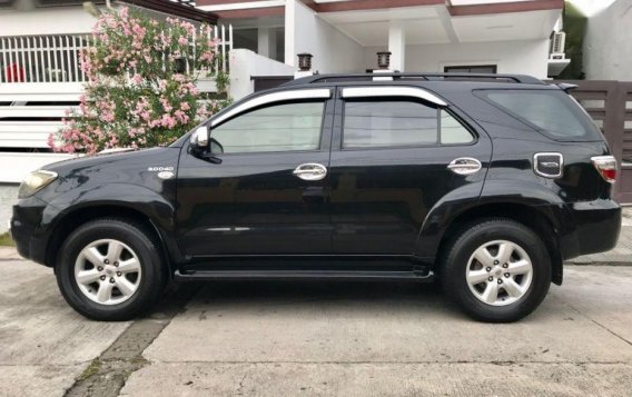 2nd Hand Toyota Fortuner 2010 at 60000 km for sale-1
