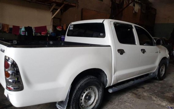 2nd Hand Toyota Hilux 2009 Manual Diesel for sale in Parañaque-3