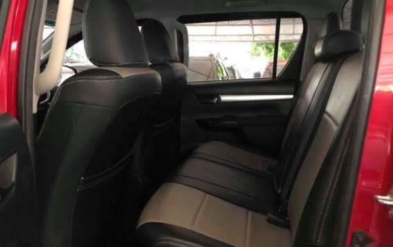 Selling 2nd Hand Toyota Hilux 2016 in Makati-11