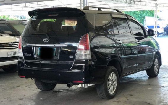 Selling 2nd Hand Toyota Innova 2010 in Makati-4