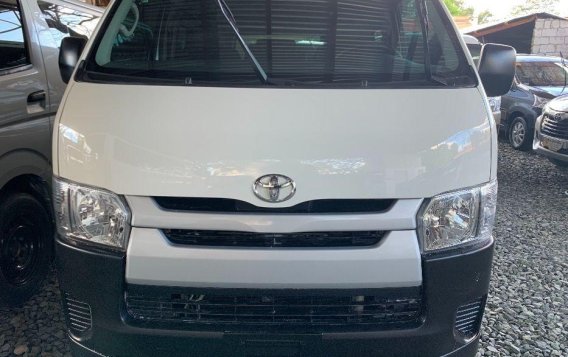 Selling White Toyota Hiace 2017 Manual Diesel in Mandaluyong-1