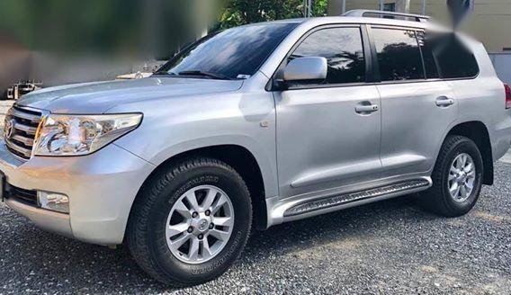 Selling Toyota Land Cruiser 2010 Automatic Diesel in Muntinlupa