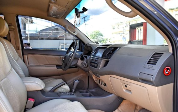 Selling Grey Toyota Fortuner 2013 Automatic Gasoline in Manila-3