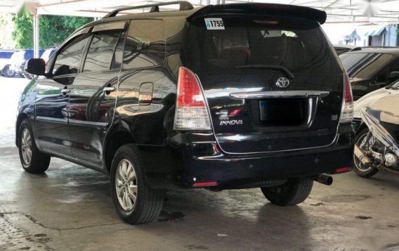 Selling 2nd Hand Toyota Innova 2010 in Makati-5