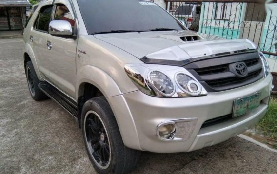 2nd Hand Toyota Fortuner 2005 Automatic Diesel for sale in San Mateo-1
