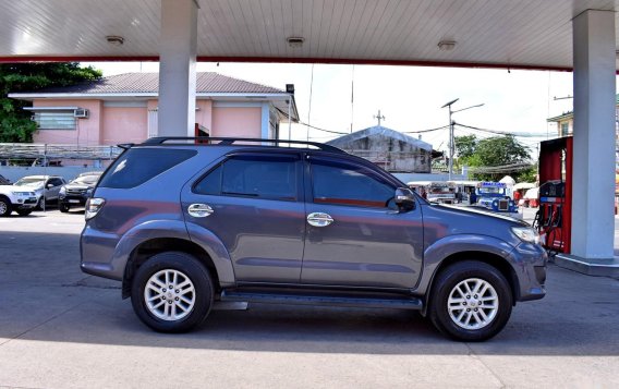 Selling Grey Toyota Fortuner 2013 Automatic Gasoline in Manila-2